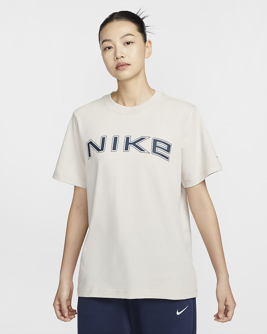 Nike Sportswear Women s Loose Short Sleeve Graphic T Shirt